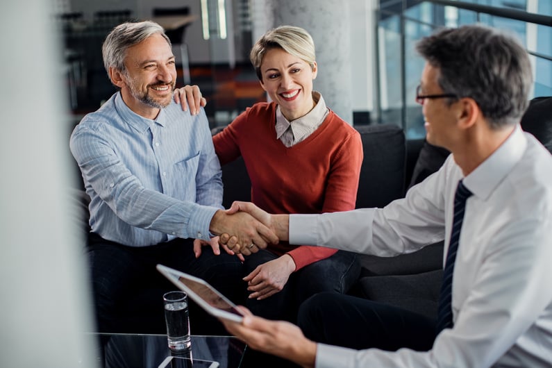 insurance agent vs adjuster