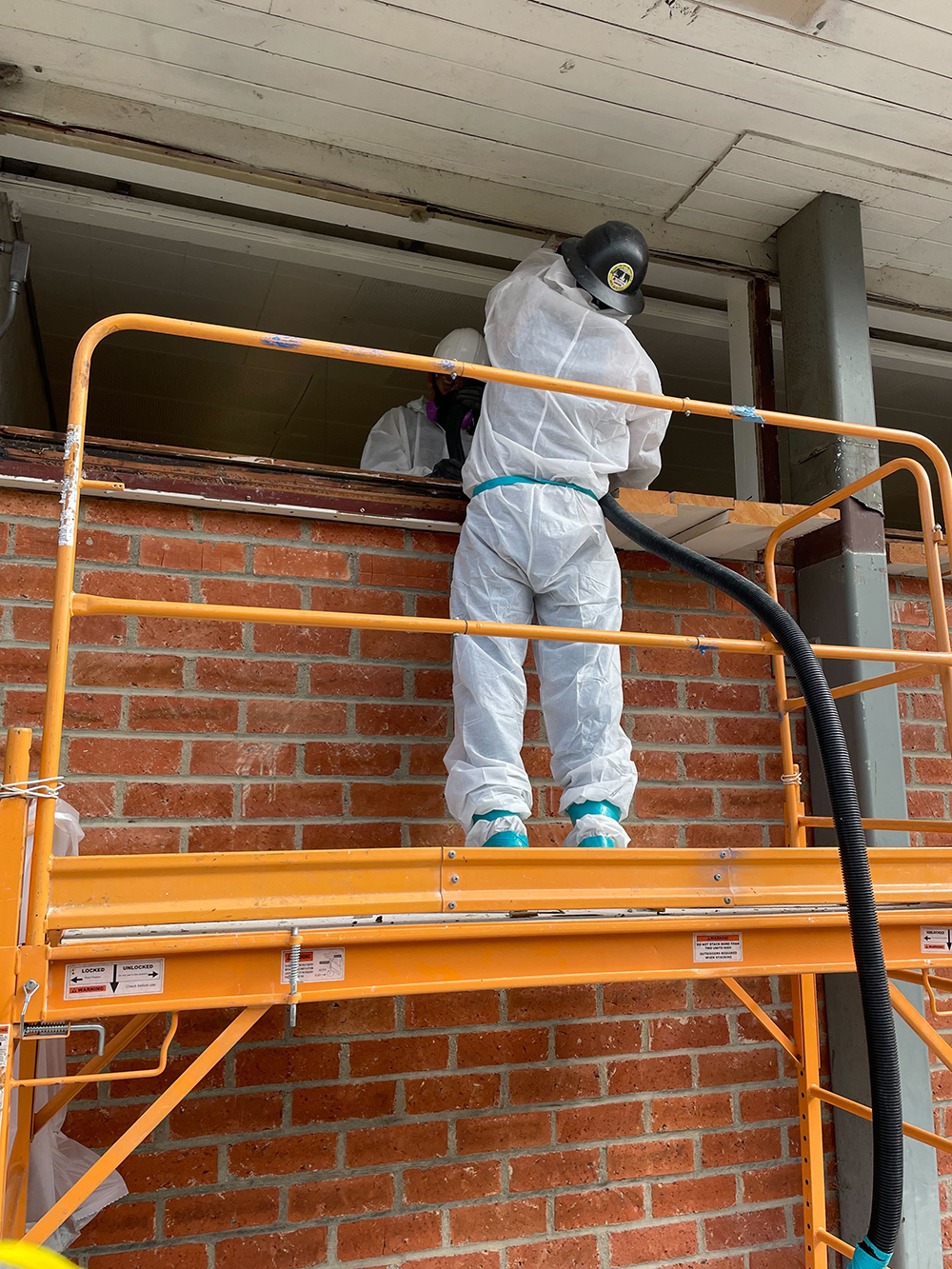 Field conditions during asbestos removal at Humboldt University